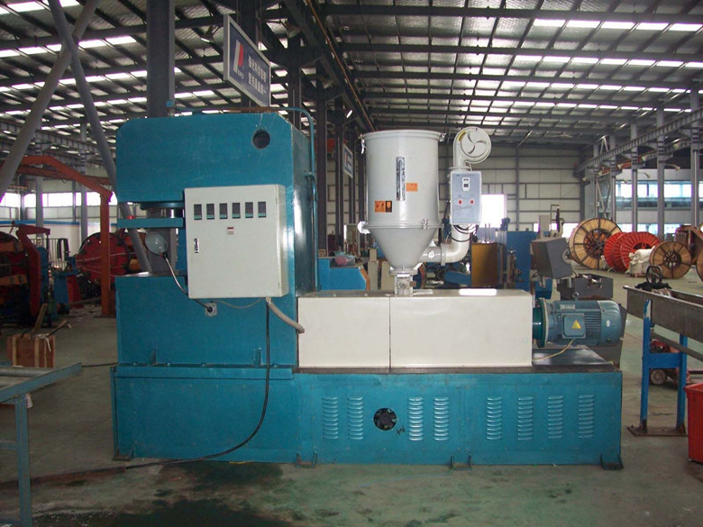 大型吊粒注塑机